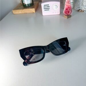 Chic Black Sunglasses